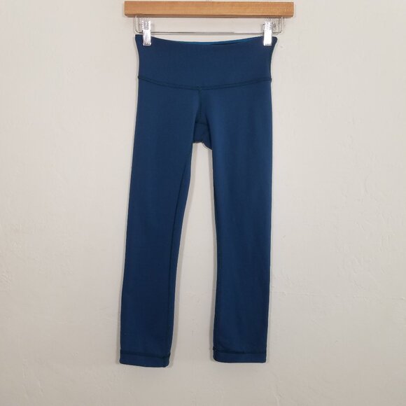 Lululemon Reversible Crop Leggings Blue Size 2 - Picture 1 of 11